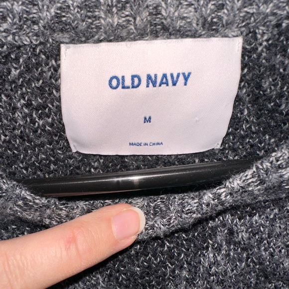 Old Navy Men's Cozy Argule Gray and Black crewneck. - Picture 4 of 4